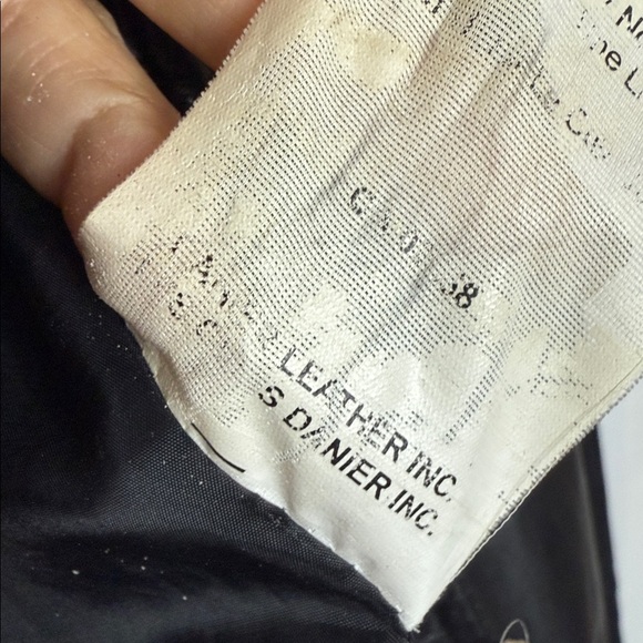 Danier | Women's Black Leather Zip Up Jacket PTP 16in flat lay - XS-Small - Picture 6 of 6